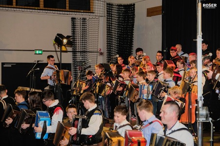 Veliki koncert Glasbene šole Rošer navdušil polno dvorano v Kotljah (3)